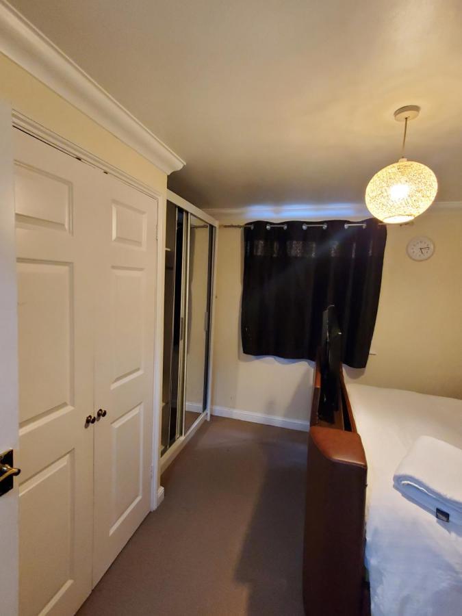 Lovely 2 Bed Flat/Apt In East London- Nice Estate. ダグナム エクステリア 写真