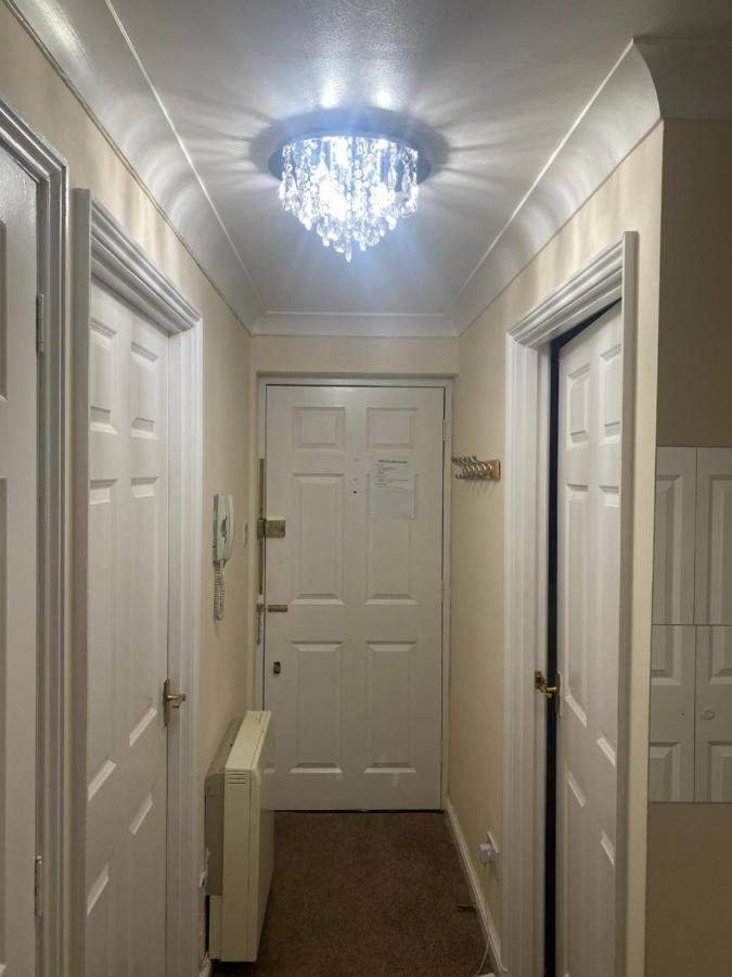 Lovely 2 Bed Flat/Apt In East London- Nice Estate. ダグナム エクステリア 写真