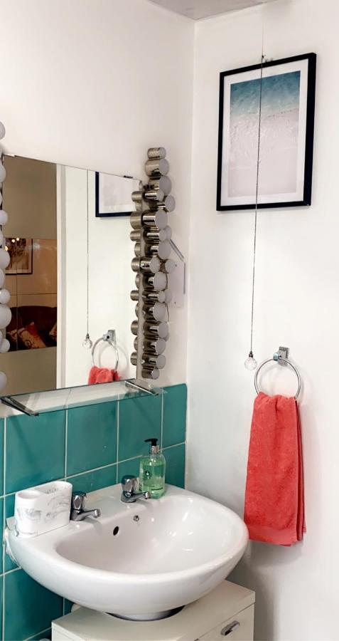 Lovely 2 Bed Flat/Apt In East London- Nice Estate. ダグナム エクステリア 写真