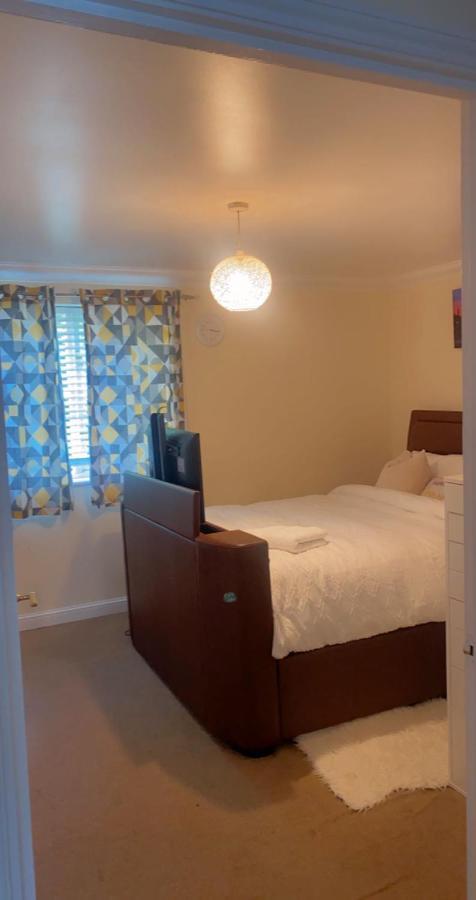 Lovely 2 Bed Flat/Apt In East London- Nice Estate. ダグナム エクステリア 写真