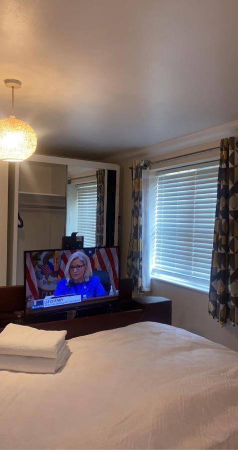 Lovely 2 Bed Flat/Apt In East London- Nice Estate. ダグナム エクステリア 写真