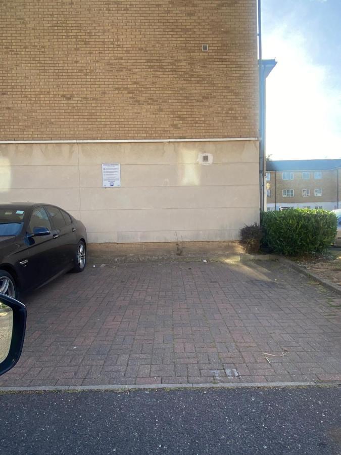 Lovely 2 Bed Flat/Apt In East London- Nice Estate. ダグナム エクステリア 写真