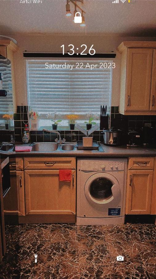 Lovely 2 Bed Flat/Apt In East London- Nice Estate. ダグナム エクステリア 写真