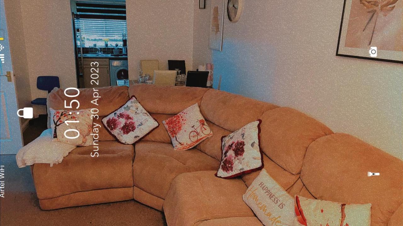 Lovely 2 Bed Flat/Apt In East London- Nice Estate. ダグナム エクステリア 写真